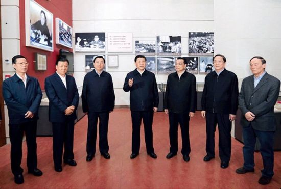 资料图：习近平等七常委。